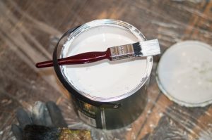 pot de peinture intérieure