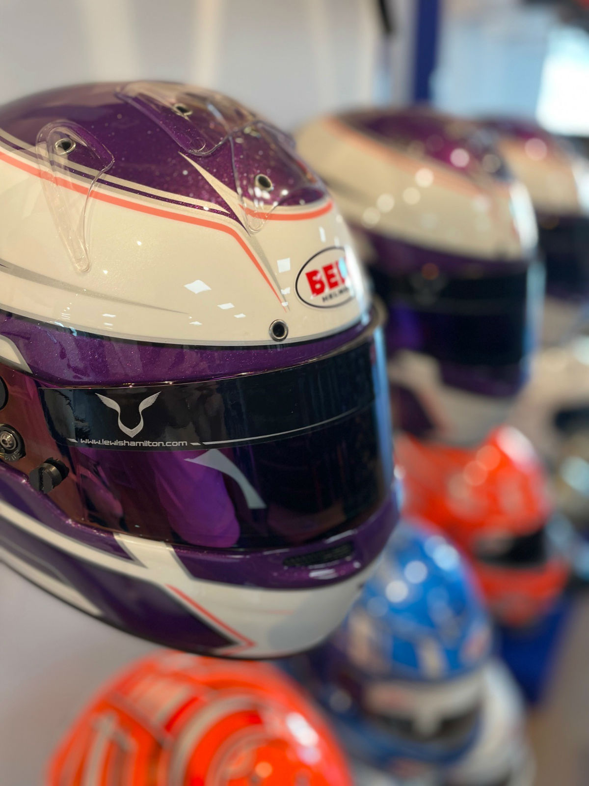 Comment personnaliser son casque de karting ?