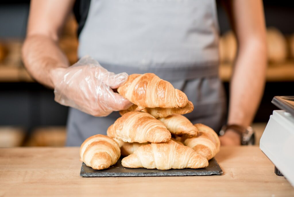 Croissants sortant du four