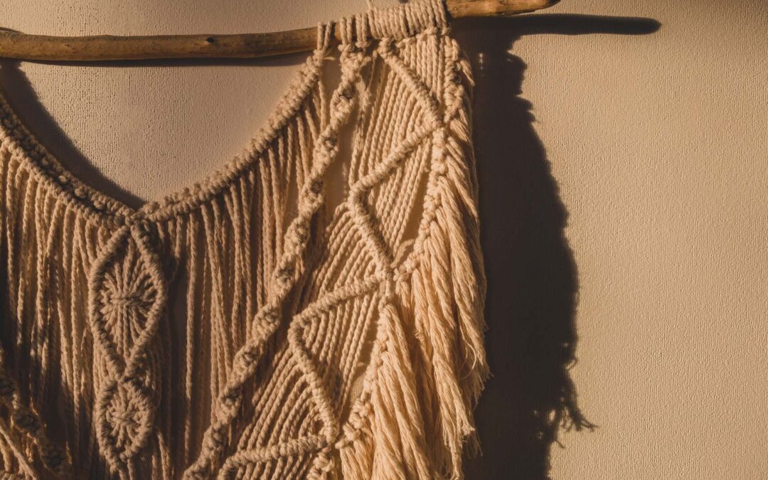 10 conseils pour débuter en macramé : techniques et matériaux essentiels
